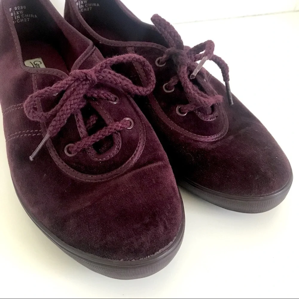 Vintage 70’s purple velvet lace up sneakers flats
